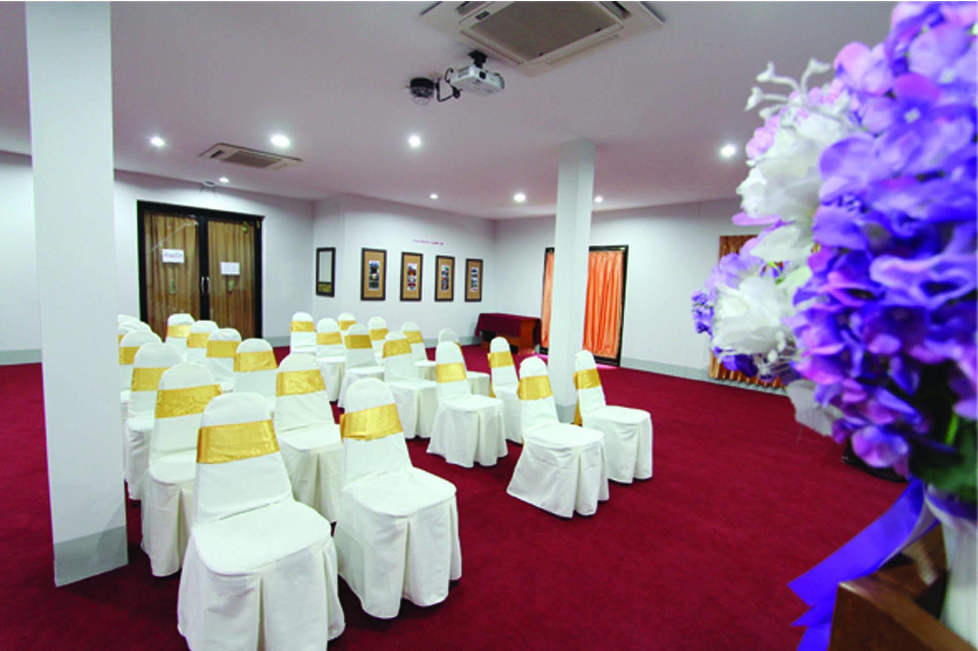 Airbest Gemtree Lampang Hotel Esterno foto